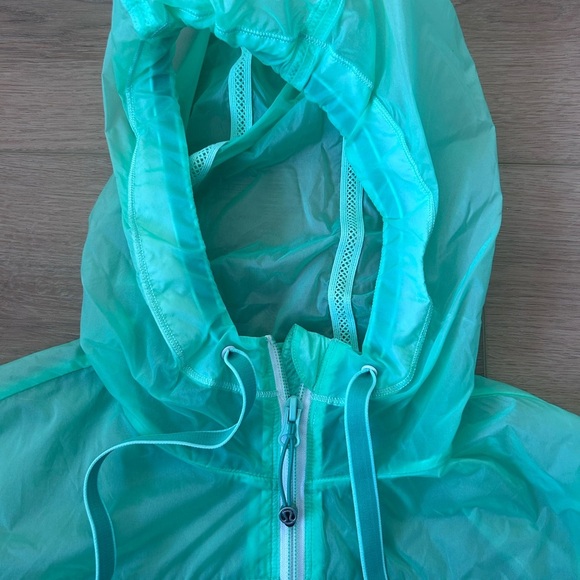 RARE Lululemon women’s translucent lightweight jacket lime/neon green size 6/8 - Picture 4 of 9